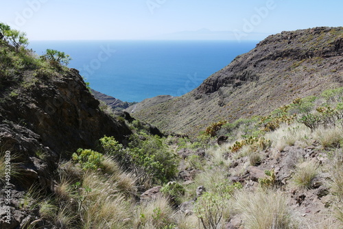 Berglandschaft bei Agaete auf Gran Canaria mit Küste und Meer