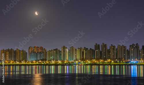 Photography 새벽 달 뜬 한강의 풍경