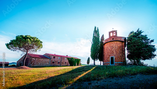 Obraz na płótnie Magic landscape with chapel of Madonna di Vitaleta on a sunny day in San Quirico d'Orcia (Val d'Orcia) in Tuscany, Italy. Excellent tourist places. w salonie
