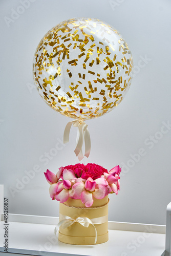Photography Exclusive present; roses box with helium balloon with confetti