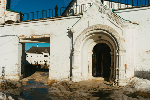 entrance to the church © Evgenii Ryzhenkov