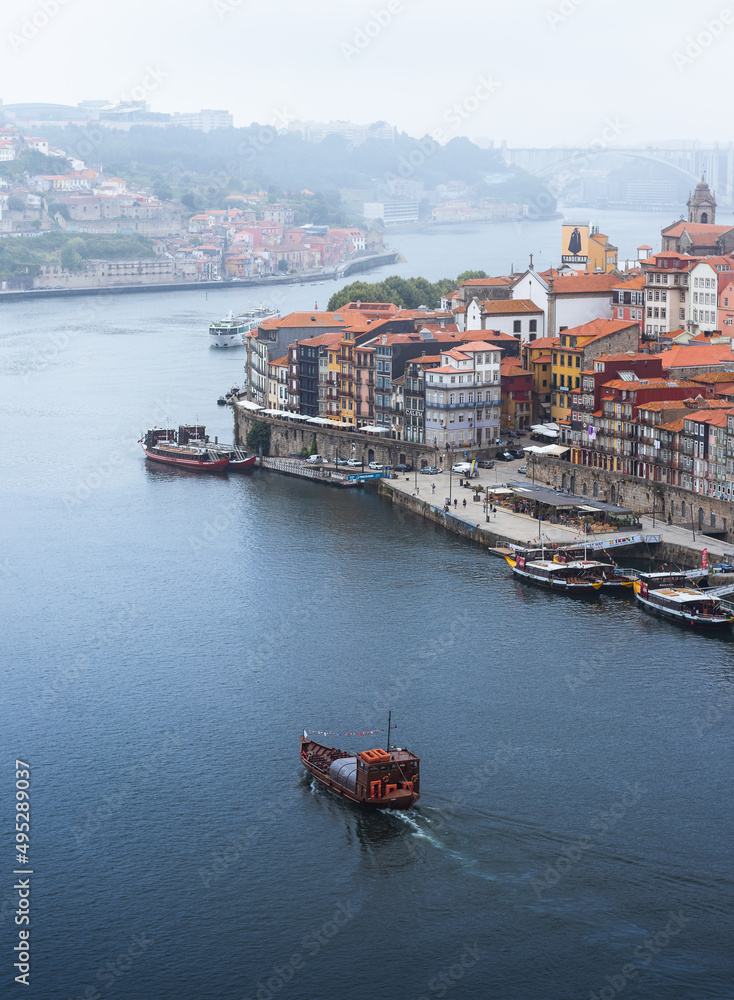 Obraz premium Porto Downtown as seen from D.Luis Bridge