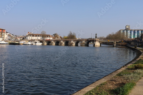 Le pont Paul Bert sur la rivière Yonne, ville de Auxerre, département de l'Yonne, France