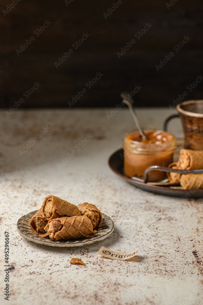 Fototapeta premium cookies with caramel on a tray