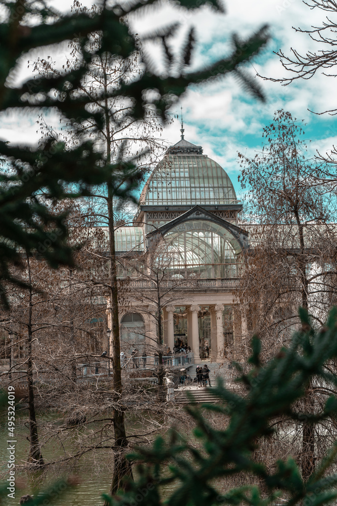 Fototapeta premium Crystal Palace in Madrid. Modern architecture. Retiro Park