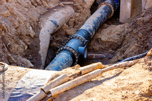 Installation of the distribution unit of heating and water supply network. Frame for connecting pipes in the trench of ground.