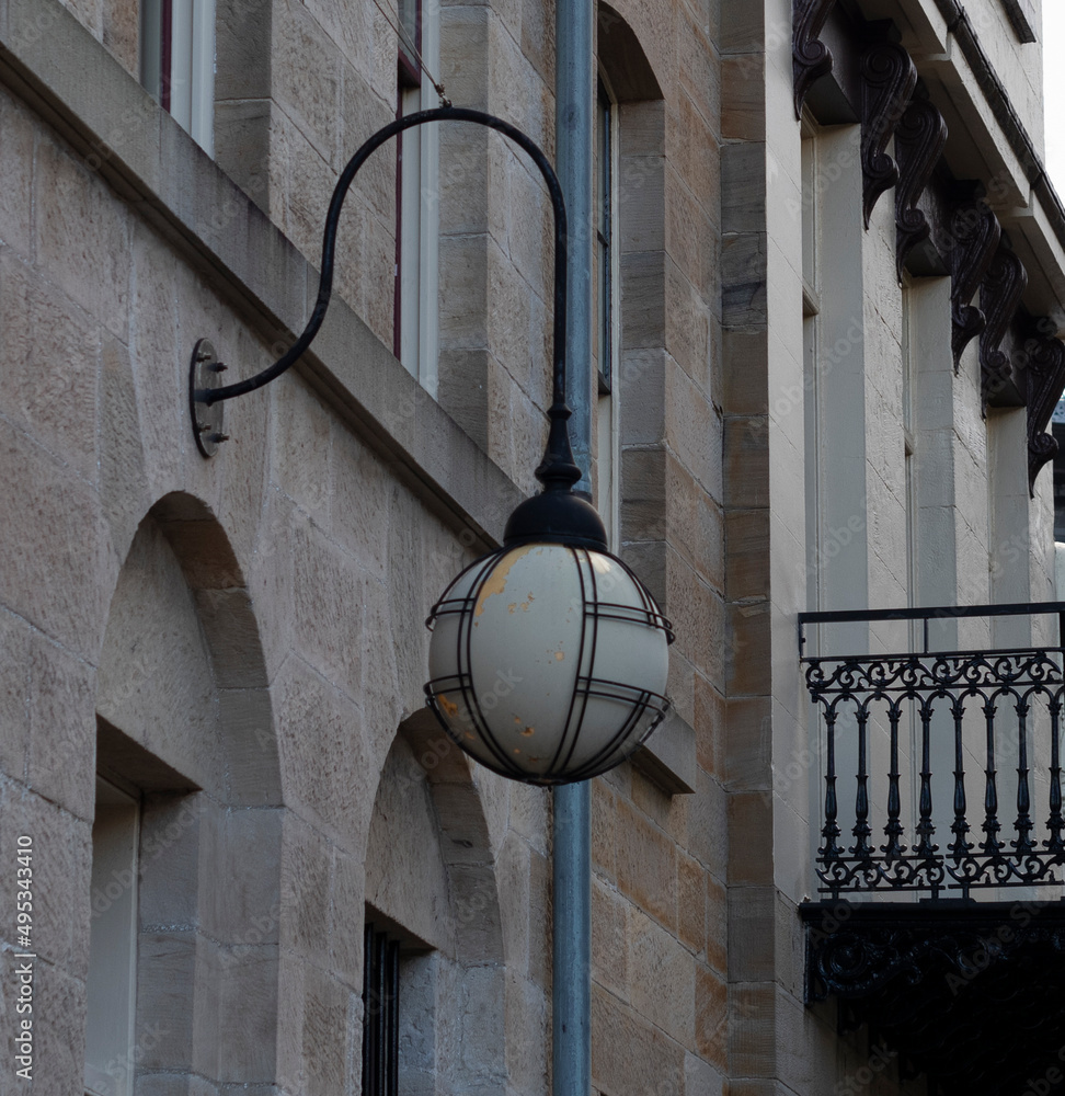 Φωτογραφία Old, globe shaped street lamp in the historic Rocks area of Sydney, Australia