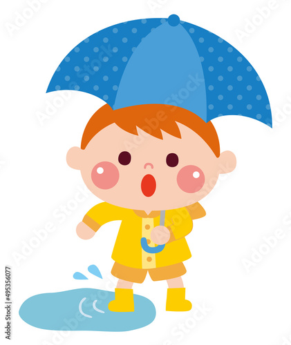 水溜りで遊ぶ男の子