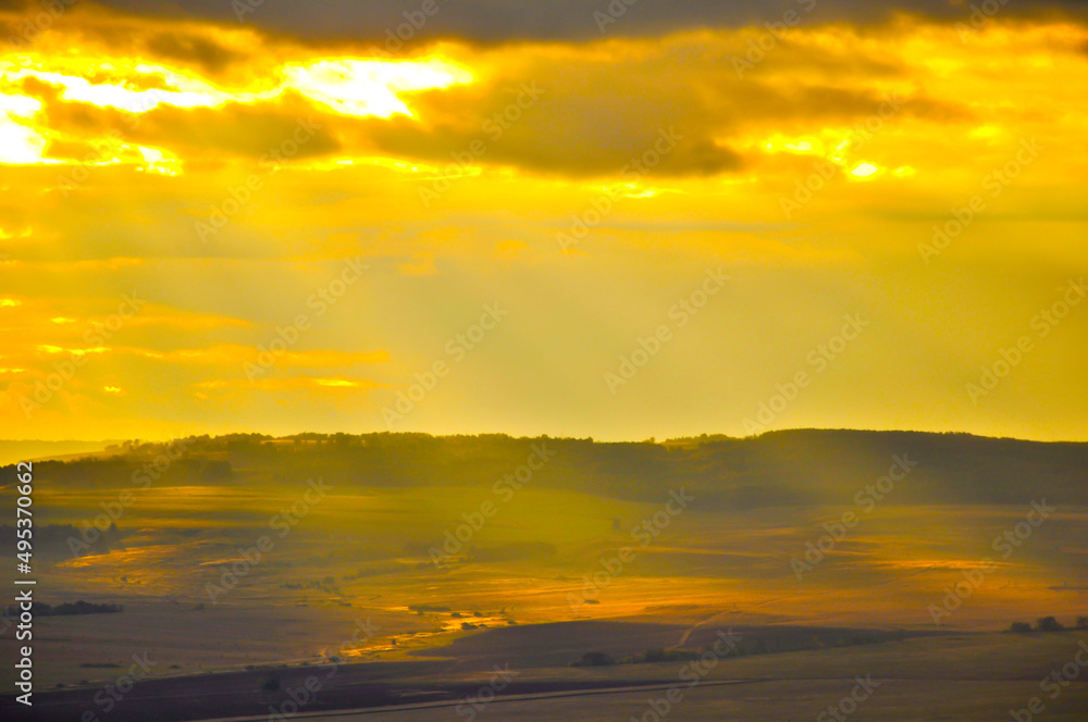 Naklejka premium landscape of the plain from a high point with sunlight in warm colors. The concept of background, wallpaper, paintings, enjoying nature.