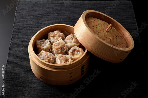 セイロに入ったシューマイ