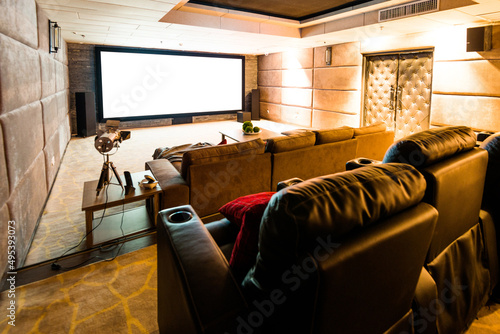 Foto Home theater with big screen
