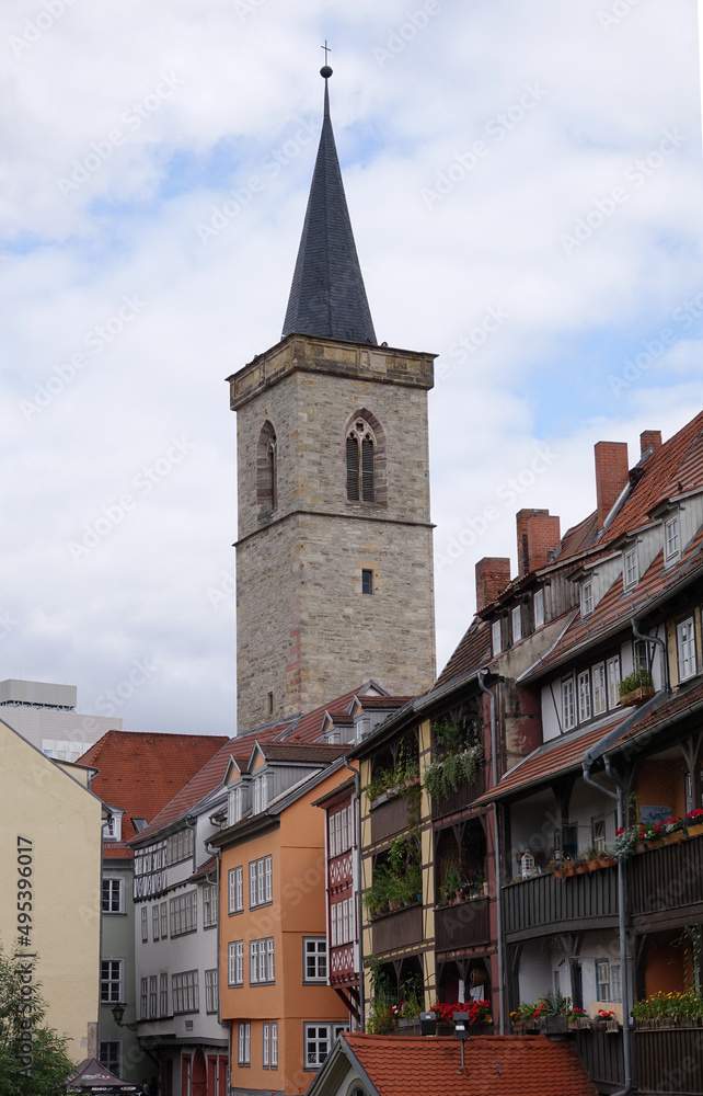 Turm der Ägidienkirche und Krämerbrücke in Erfurt Turm der Ägidienkirche und Krämerbrücke in Erfurt