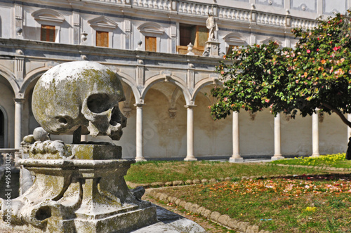 Napoli, i chiostri della Certosa di San Martino - memento mori photo