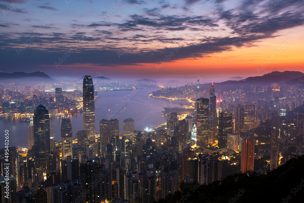 Fototapeta premium Victoria harbor of Hong Kong city at dawn