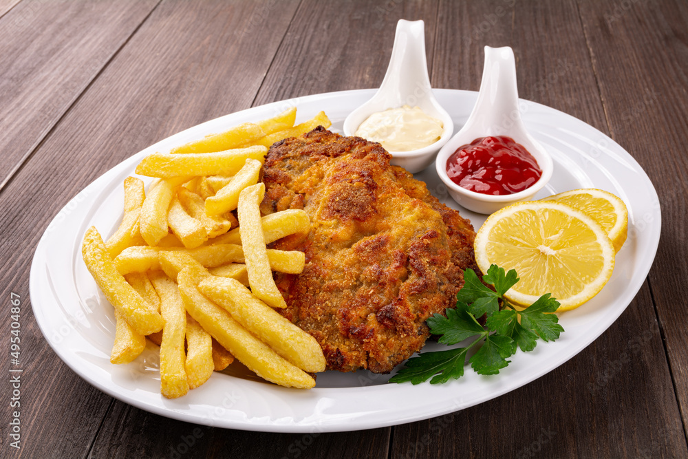 pieczony kotlet z frytkami pieczony kotlet z frytkami