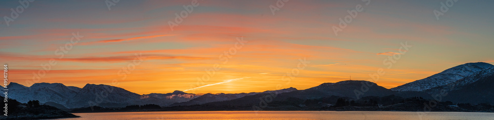 Obraz premium sunrise over the mountains