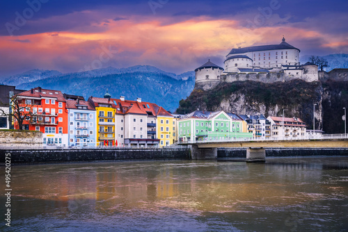Obraz na płótnie Kufstein, Austria - Cloudy landscape with colored houses, oldtown. w salonie