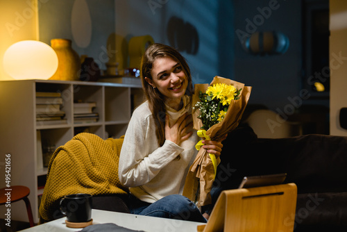 Canvas Print woman has online date from her home