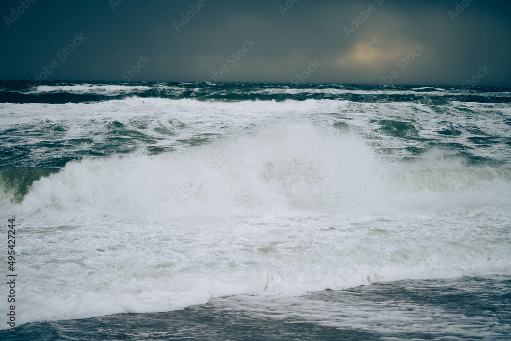 Obraz premium Wellen und Sturm auf Sylt