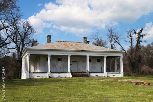 Vászonkép southern abandoned rundown old rural plantation estate house empty house landsca