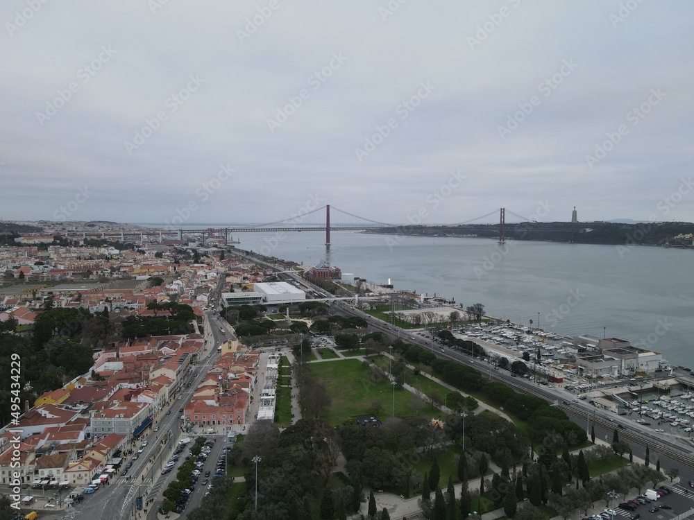 Naklejka premium city with a bridge