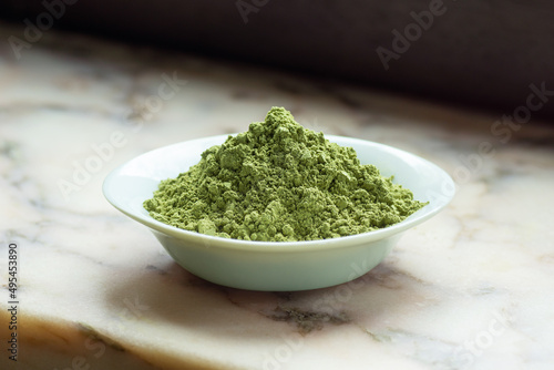 White Vein Sumatra Kratom Powder Natural Plant Based Medicine for Pain Relief and Anti-Anxiety in Dish