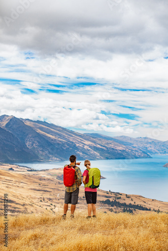 Adventure couple New Zealand outdoor hiking Lake Wakatipu © Spotmatik