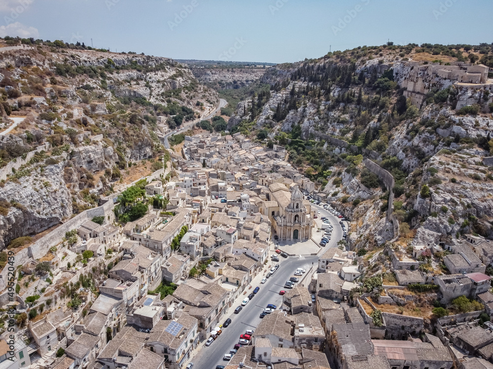 Φωτογραφία Aerial drone shot of the baroque town of Scicli, Province of Ragusa, south east Sicily