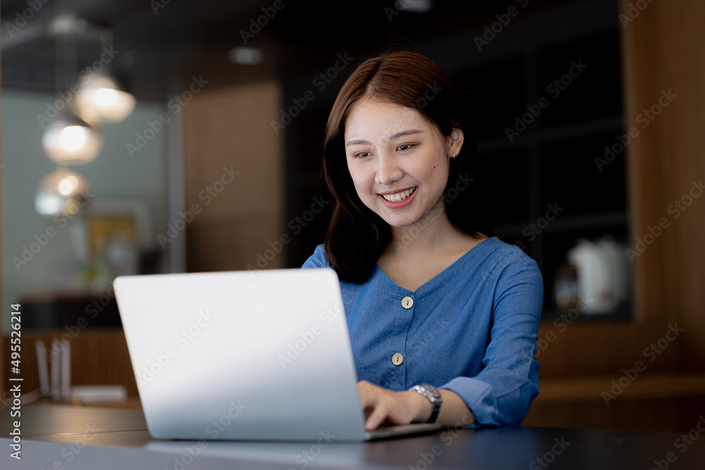 Asian women working in the office, young Asian business women as business executives, founding and running start-up executives, young female business leaders. Startup business concept. Asian women working in the office, young Asian business women as business executives, founding and running start-up executives, young female business leaders. Startup business concept.