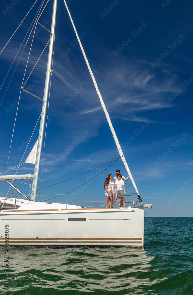 © Spotmatik - Young Latino family on yacht enjoying tropical vacation © Spotmatik - Young Latino family on yacht enjoying tropical vacation