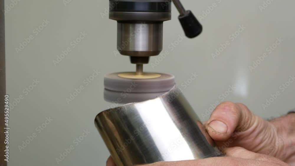 The cylinder is sanded with sandpaper The cylinder is sanded with sandpaper