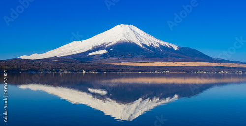 山中湖から眺める逆さ富士 ワイド
