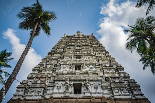 Thirukalukundram is known for the Vedagiriswarar temple complex  popularly known as Kazhugu koil  Eagle temple . This temple consists of two structures  one at foot-hill and the other at top-hill