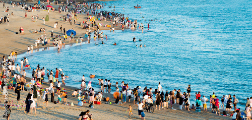 Fototapeta Naklejka Na Ścianę i Meble -  Crowded beach in summer