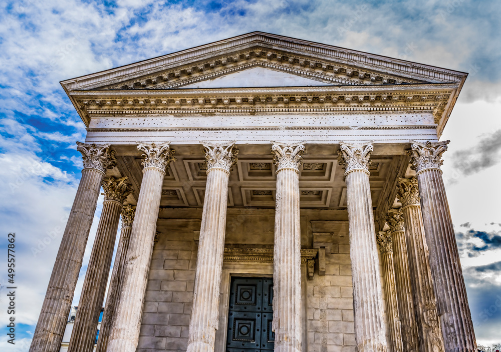 Fototapeta premium Maison Caree Ancient Roman Temple Nimes Gard France