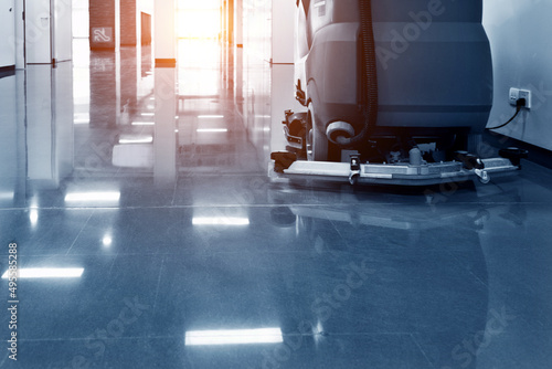 Φωτογραφία Cleaning machine in the hallway