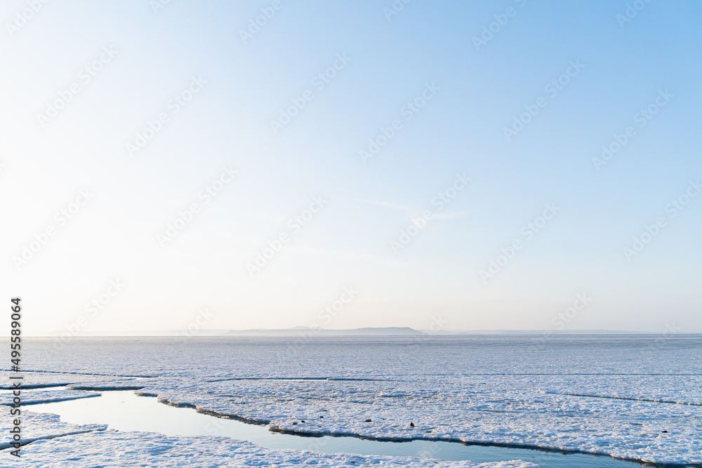 Obraz premium frozen lake in winter