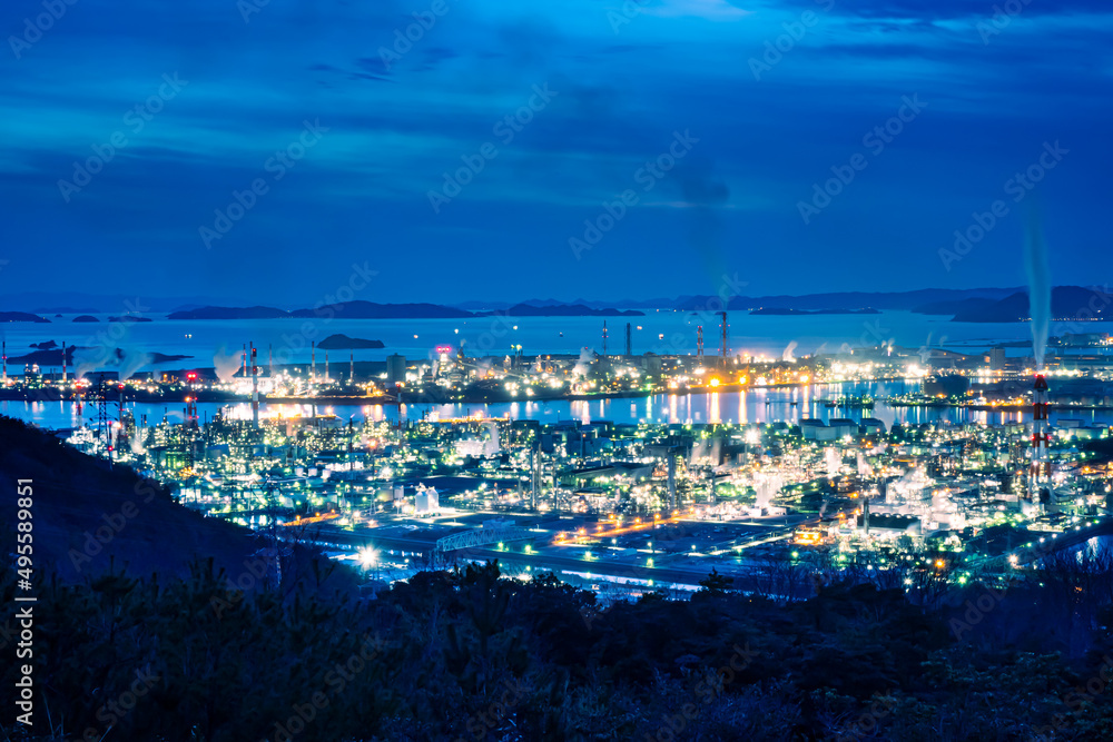 Obraz premium 岡山県の水島コンビナート・工場夜景、鷲羽山スカイライン展望台から