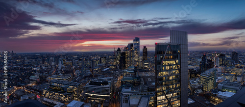 Canvas-taulu Wide, elavated view over the whole skyline of London, England, from Canary Wharf
