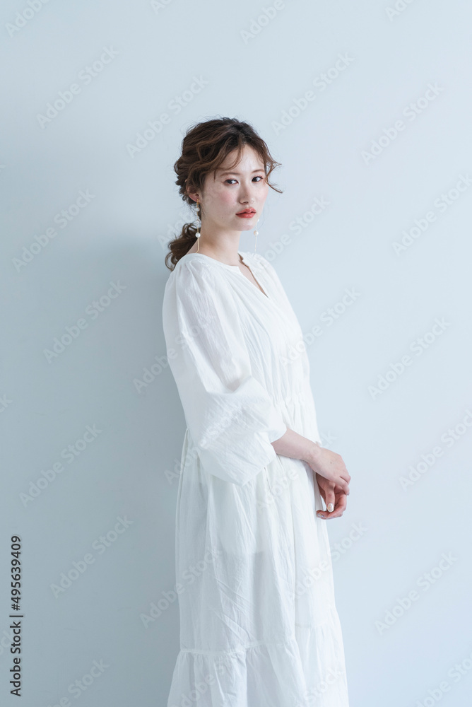 花嫁ヘアメイクをした女性 花嫁ヘアメイクをした女性