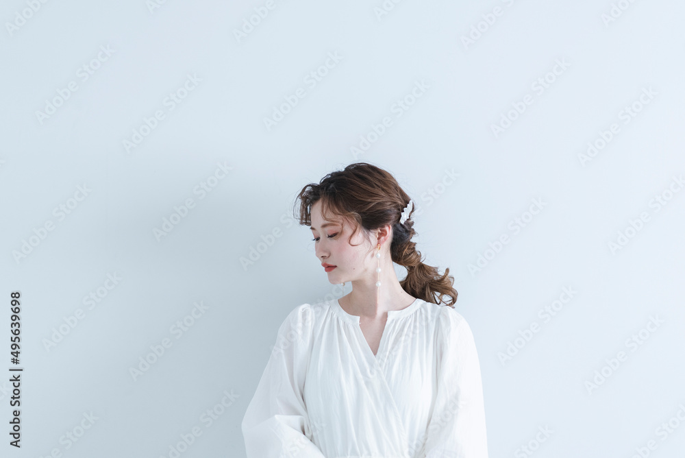 花嫁ヘアメイクをした女性 花嫁ヘアメイクをした女性