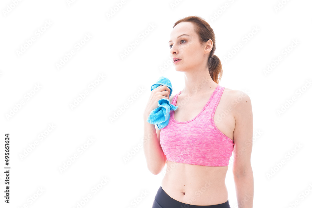 汗を拭くスポーツウェアを着た若い女性 汗を拭くスポーツウェアを着た若い女性