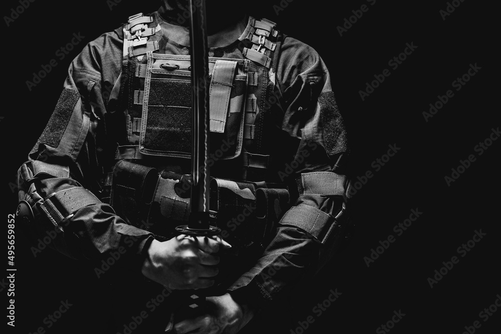 日本刀を構える兵士 日本刀を構える兵士