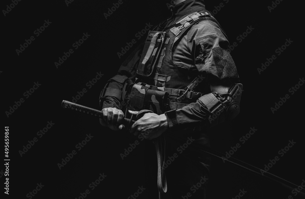 Obraz premium 日本刀を構える兵士