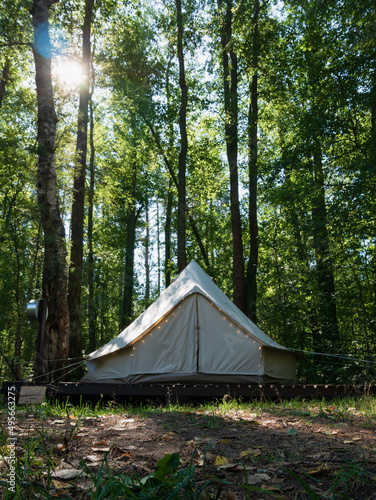 Glamping cabin in the woods © Pic6