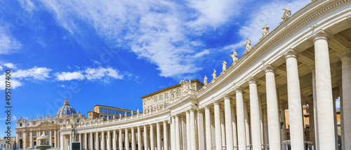 Piazza San Pietro in Vaticano - large colonnade panorama