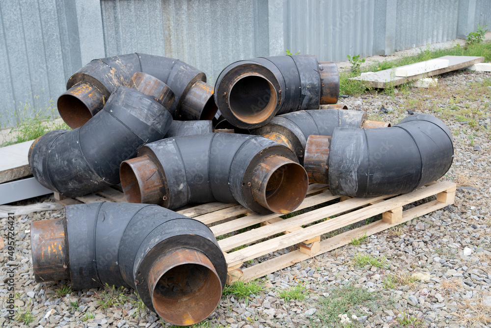 Angle elements of a pipes for heating system in a heat-insulating material Angle elements of a pipes for heating system in a heat-insulating material