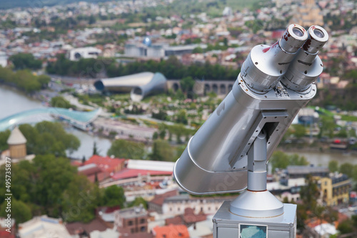 Touristic binocular telescope on a rotating base