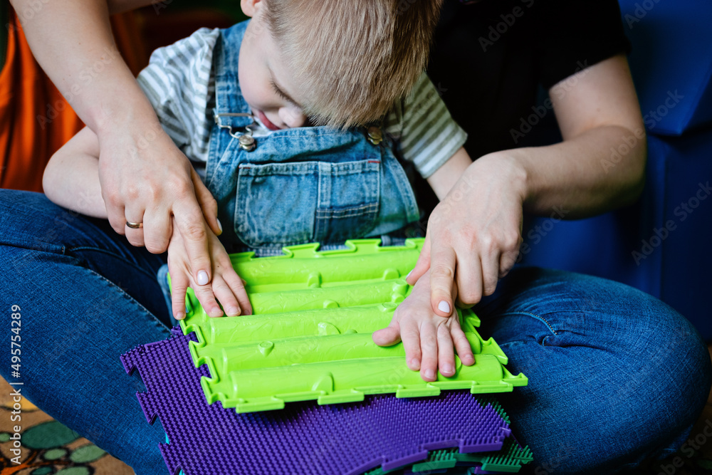 Sensory Play for Kids with Special Needs. Help and Activities for kids with disabilities