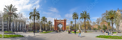 Panoramafoto Arc de Triomf in Barcelona / Spanien photo